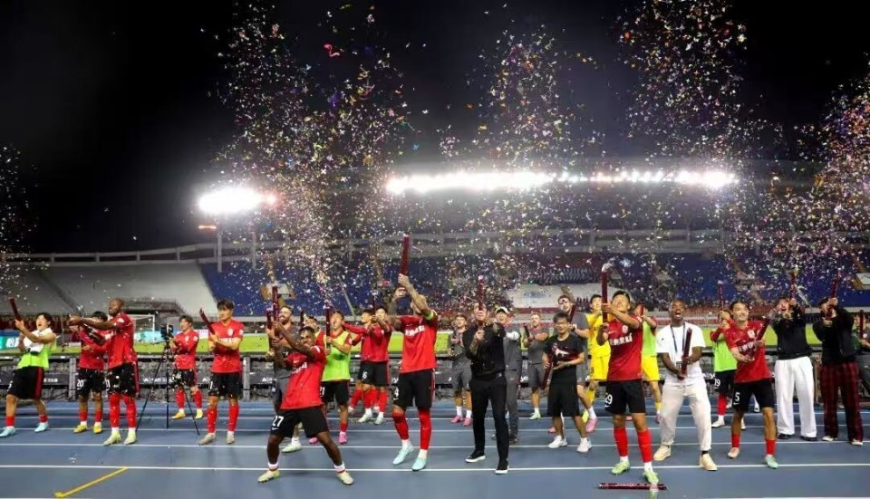 发胶着, 成都的两名 发胶着, 成都的两名