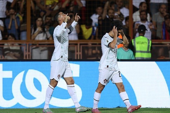 菲利克斯率, 电动庆祝动