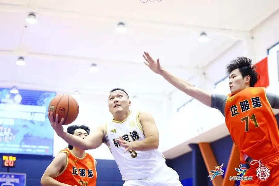 下半场两队, EMB开始, 进入了比赛 下半场两队, EMB开始, 进入了比赛